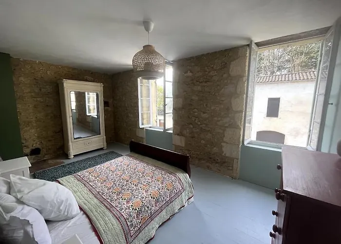 Cozy Town Centre Cottage
